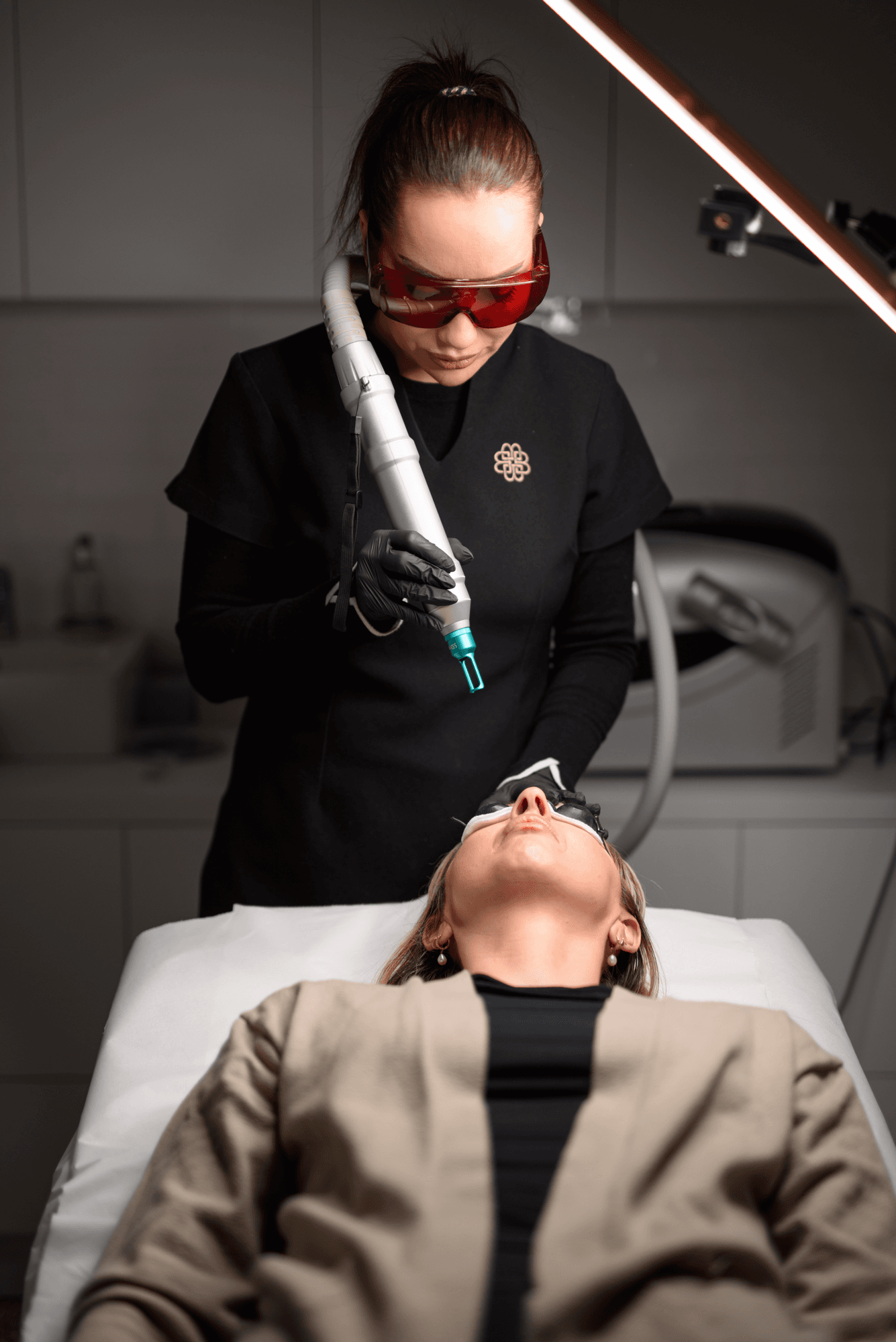 Laser PMU removal treatment in progress — Tatjana Deric, Oslo
